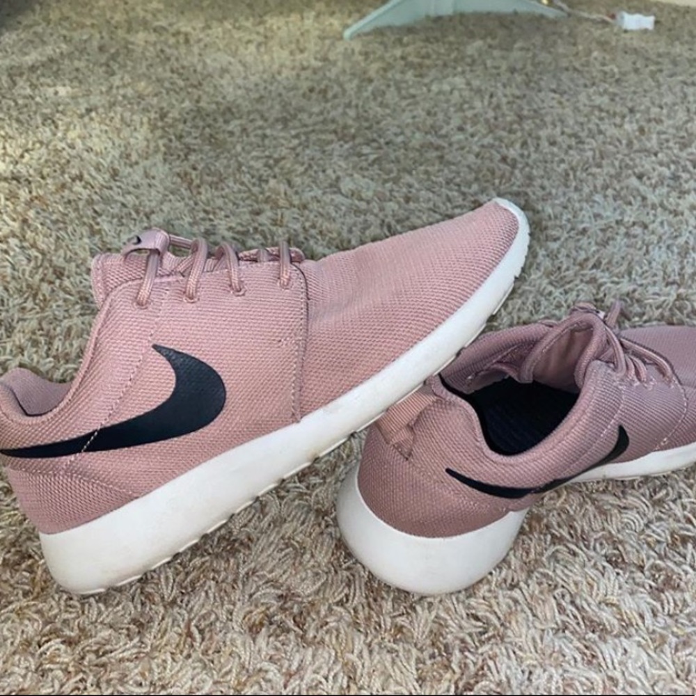 Pink Nike Roshe